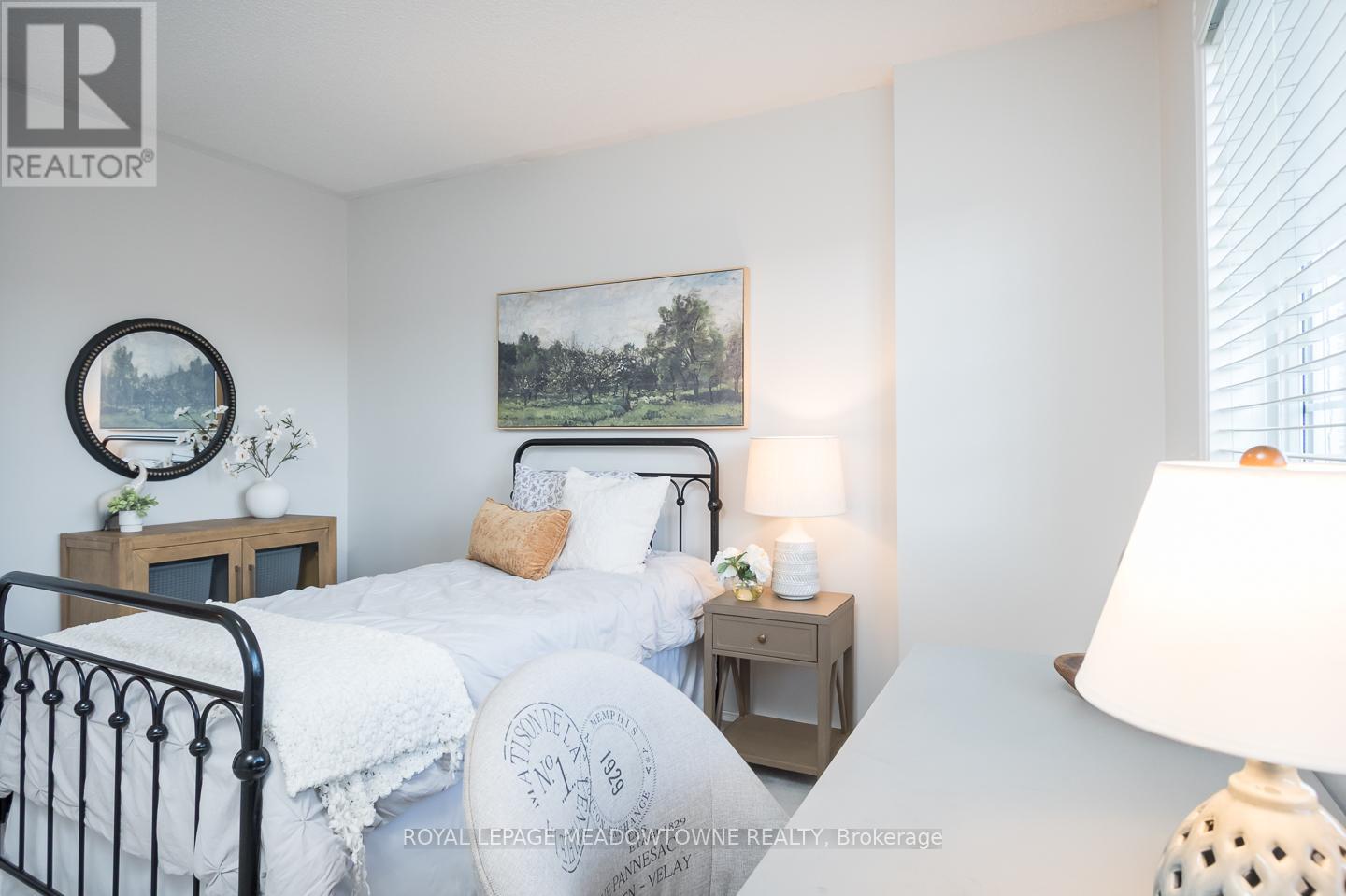 1215 Newell Street, Milton, Ontario L9T 5R5 - Photo 29 - W12562926