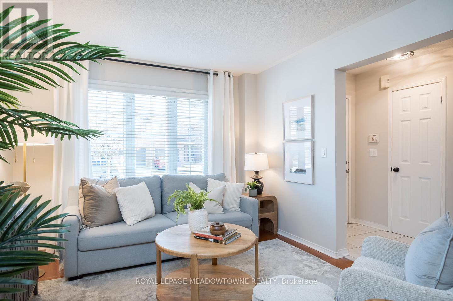 1215 Newell Street, Milton, Ontario L9T 5R5 - Photo 5 - W12562926