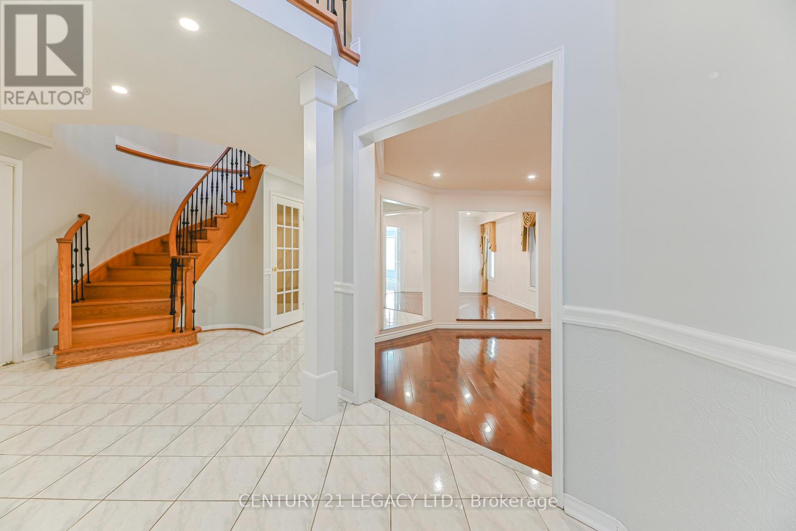 497 Winfield Terrace, Mississauga, Ontario  L5R 3V1 - Photo 5 - W12562942