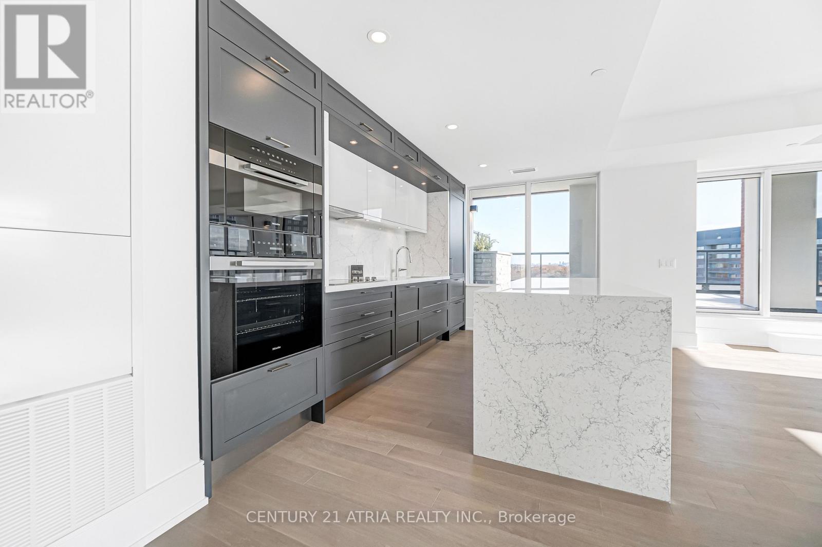 606 - 259 THE KINGSWAY, Toronto, Ontario