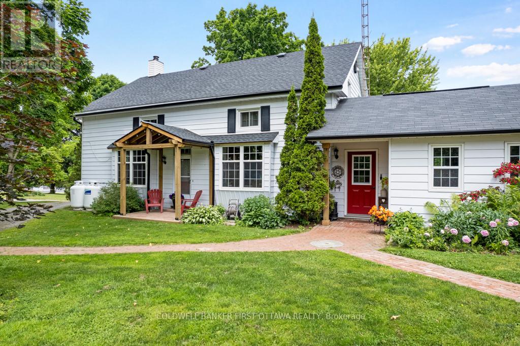 4 STATION ROAD, Rideau Lakes, Ontario