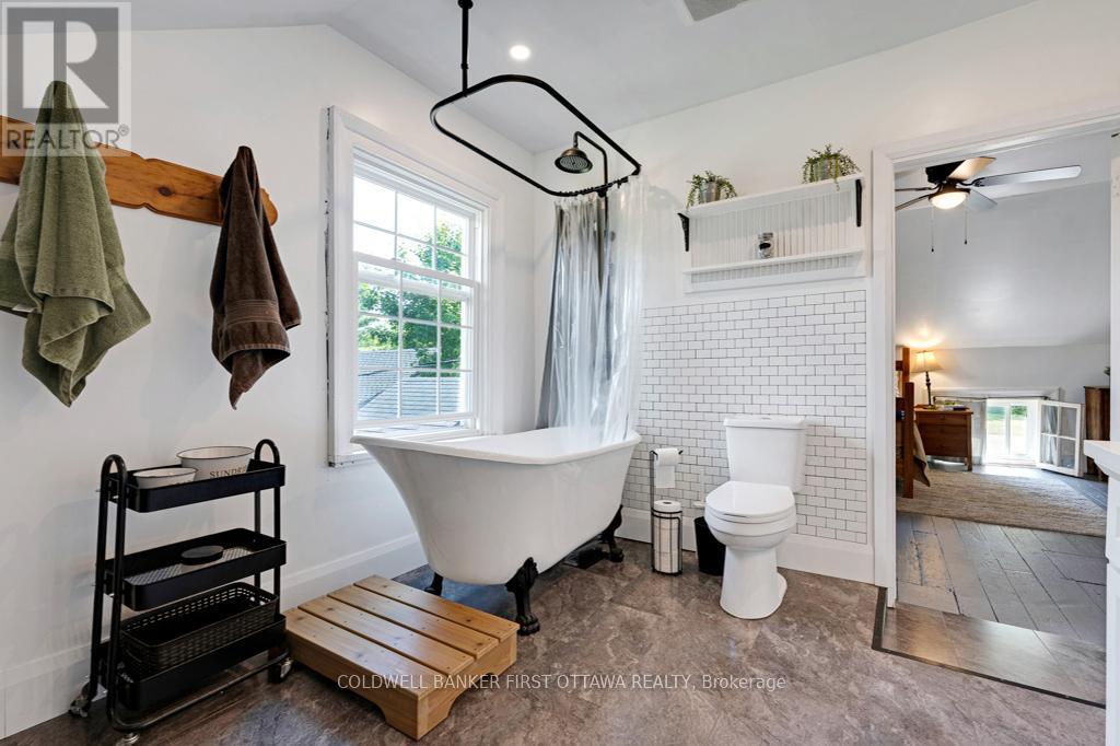 4 Station Road, Rideau Lakes, Ontario  K0G 1V0 - Photo 33 - X12563076