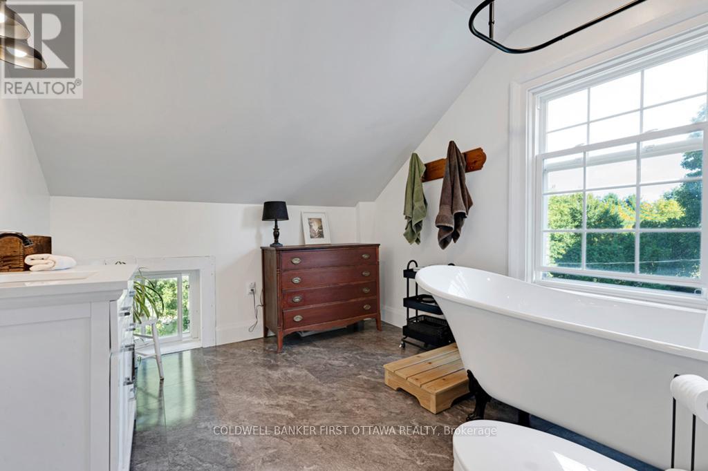 4 Station Road, Rideau Lakes, Ontario  K0G 1V0 - Photo 35 - X12563076