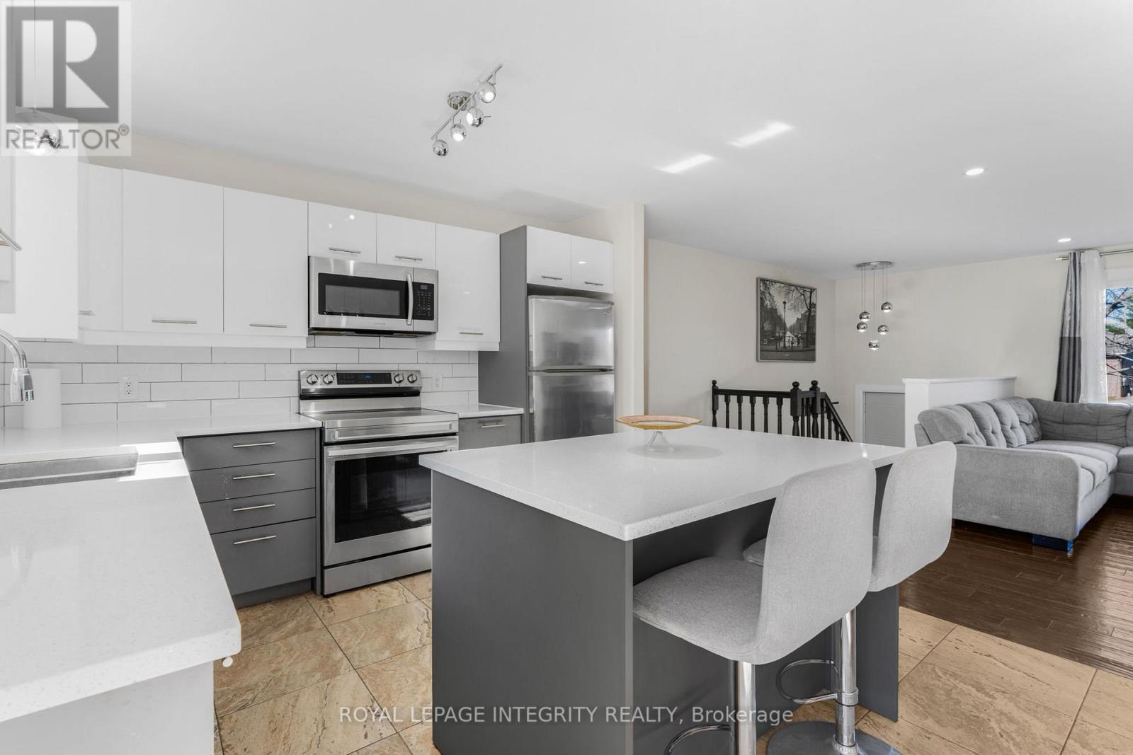 220 Agathe Street, Clarence-Rockland, Ontario  K4K 1K7 - Photo 11 - X12563108