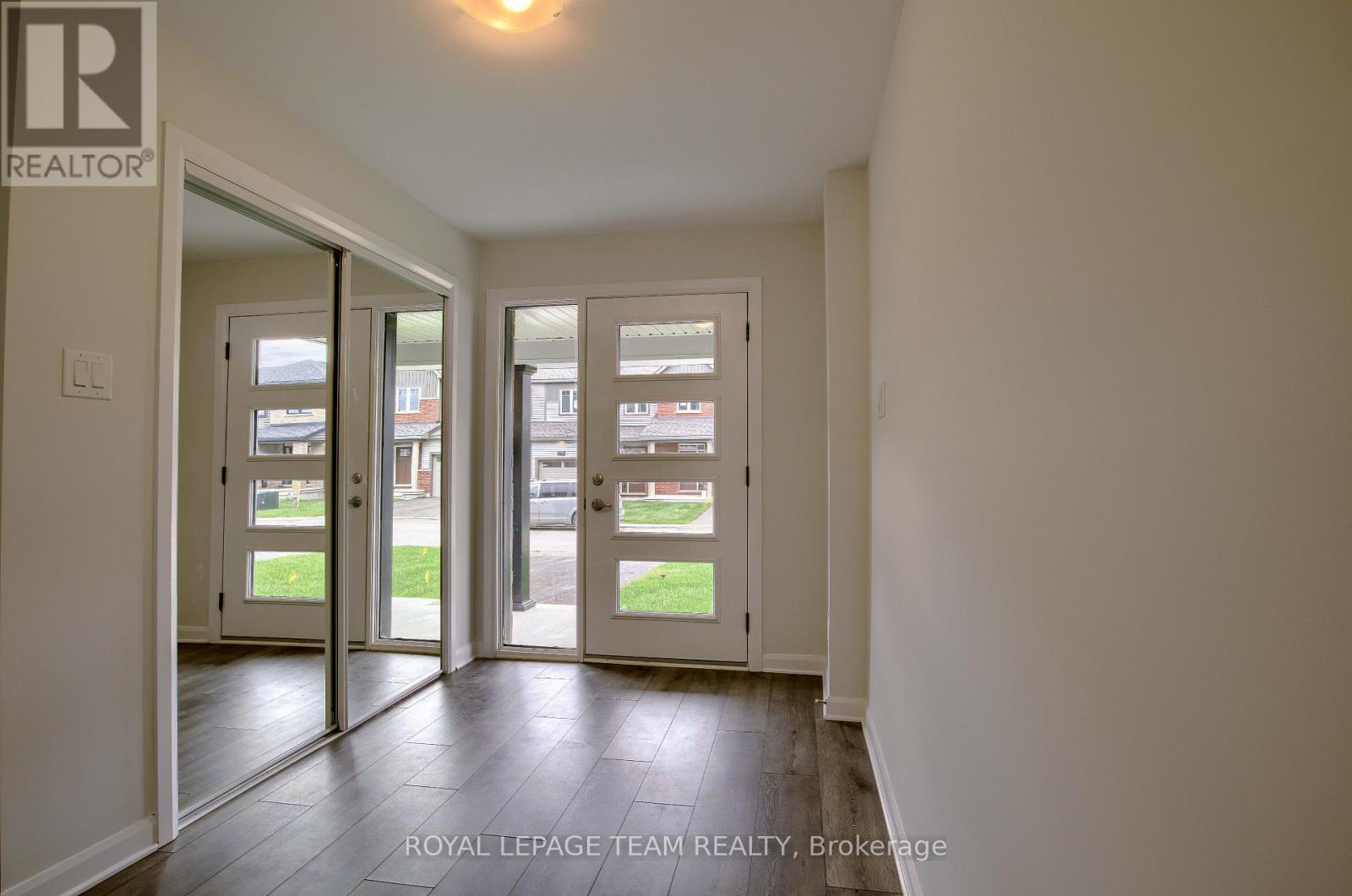 280 Elsie Macgill Walk, Ottawa, Ontario  K2K 1X7 - Photo 4 - X12563112