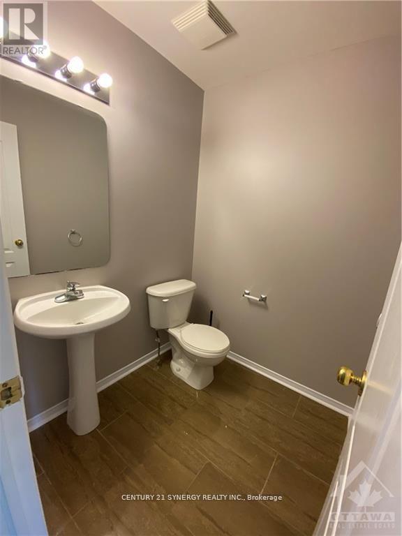 11 Landover Crescent, Ottawa, Ontario  K2M 2W3 - Photo 10 - X12563134