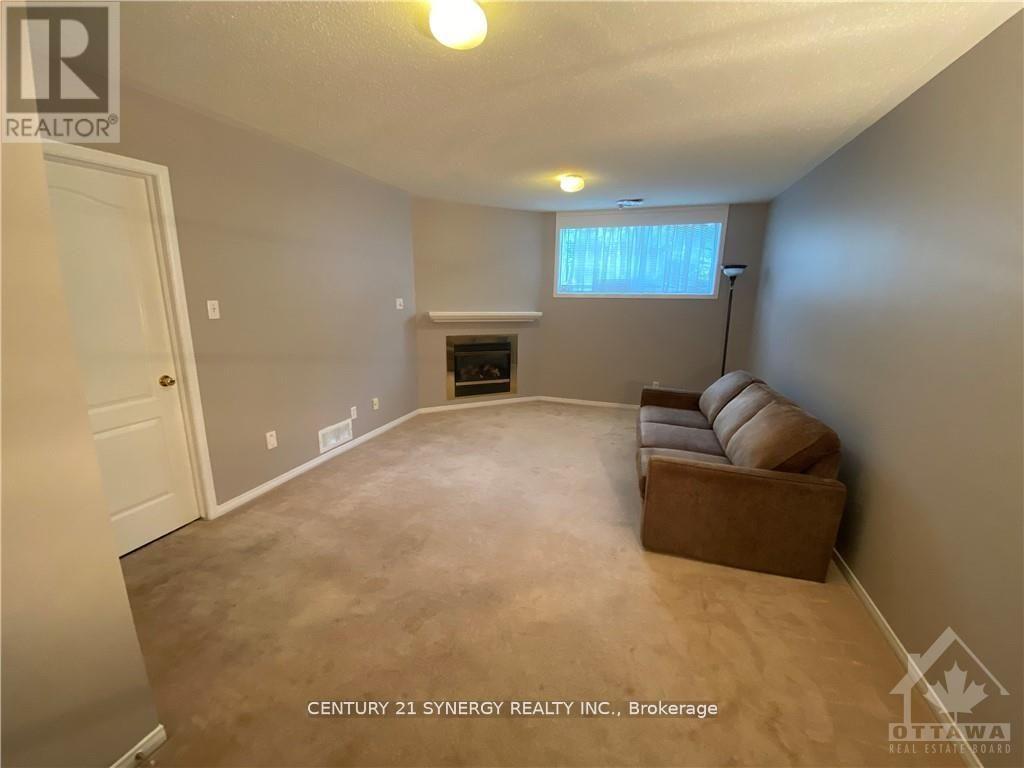 11 Landover Crescent, Ottawa, Ontario  K2M 2W3 - Photo 11 - X12563134