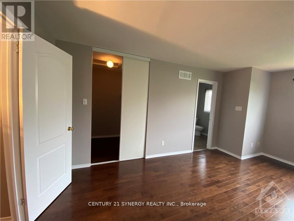 11 Landover Crescent, Ottawa, Ontario  K2M 2W3 - Photo 13 - X12563134