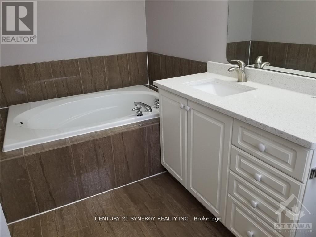11 Landover Crescent, Ottawa, Ontario  K2M 2W3 - Photo 14 - X12563134