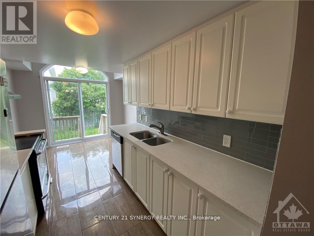 11 Landover Crescent, Ottawa, Ontario  K2M 2W3 - Photo 5 - X12563134