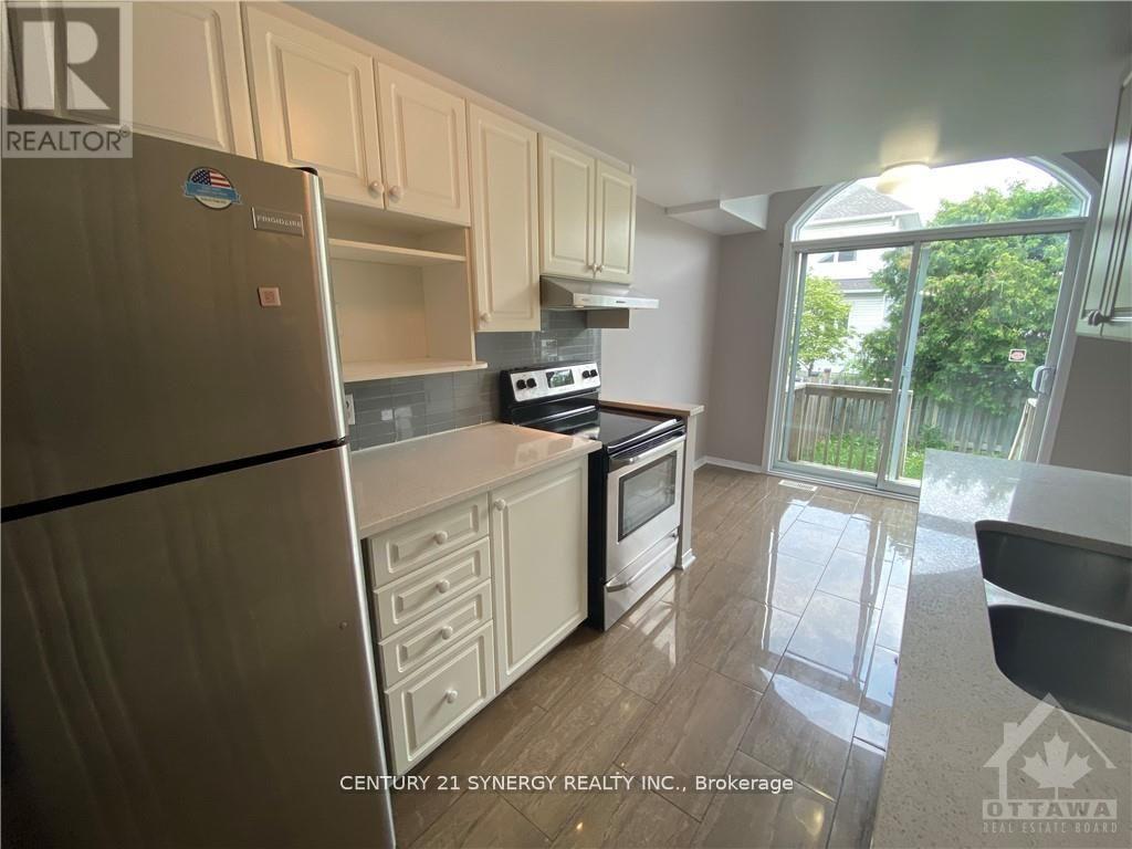 11 Landover Crescent, Ottawa, Ontario  K2M 2W3 - Photo 6 - X12563134