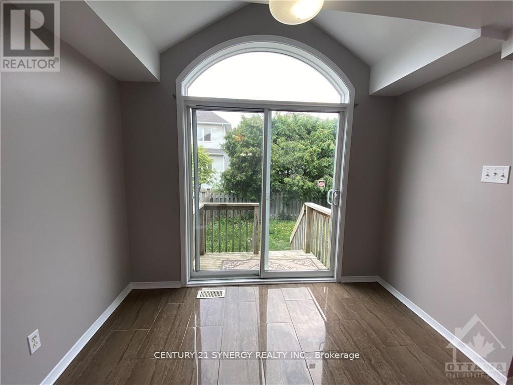 11 Landover Crescent, Ottawa, Ontario  K2M 2W3 - Photo 7 - X12563134