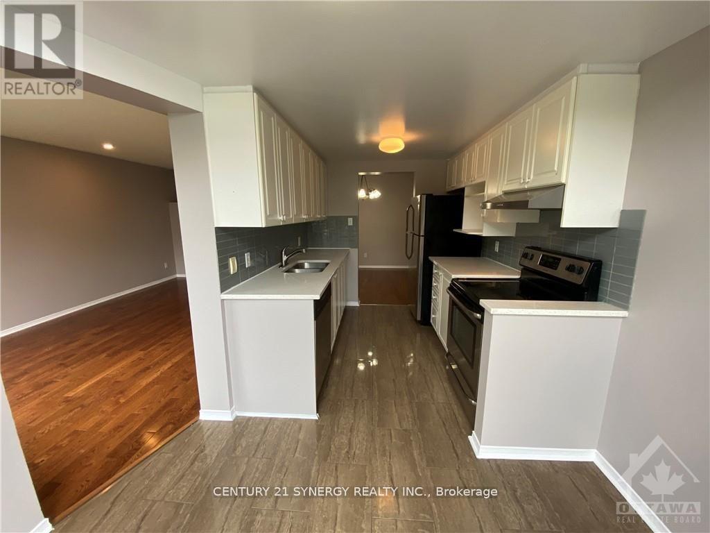 11 Landover Crescent, Ottawa, Ontario  K2M 2W3 - Photo 8 - X12563134