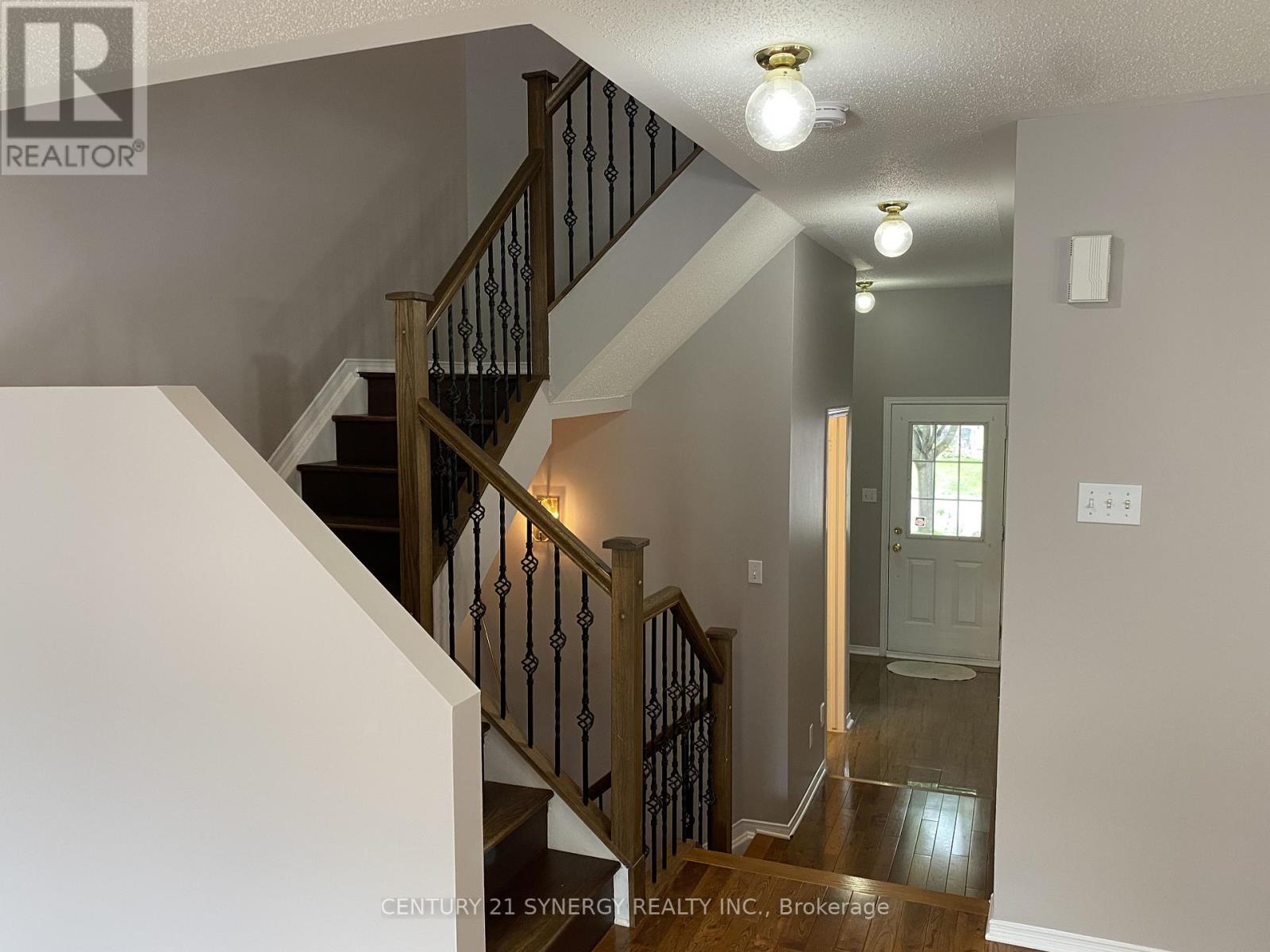 11 Landover Crescent, Ottawa, Ontario  K2M 2W3 - Photo 9 - X12563134