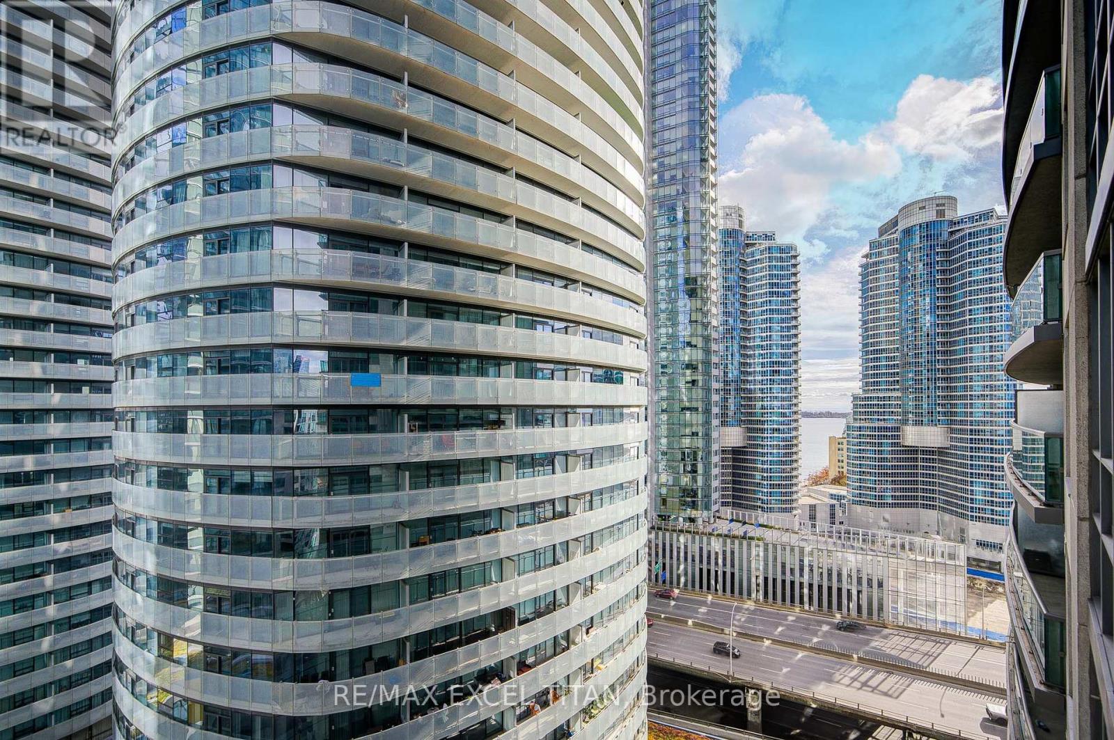 2006 - 19 Grand Trunk Crescent, Toronto, Ontario  M5J 3A3 - Photo 37 - C12562918