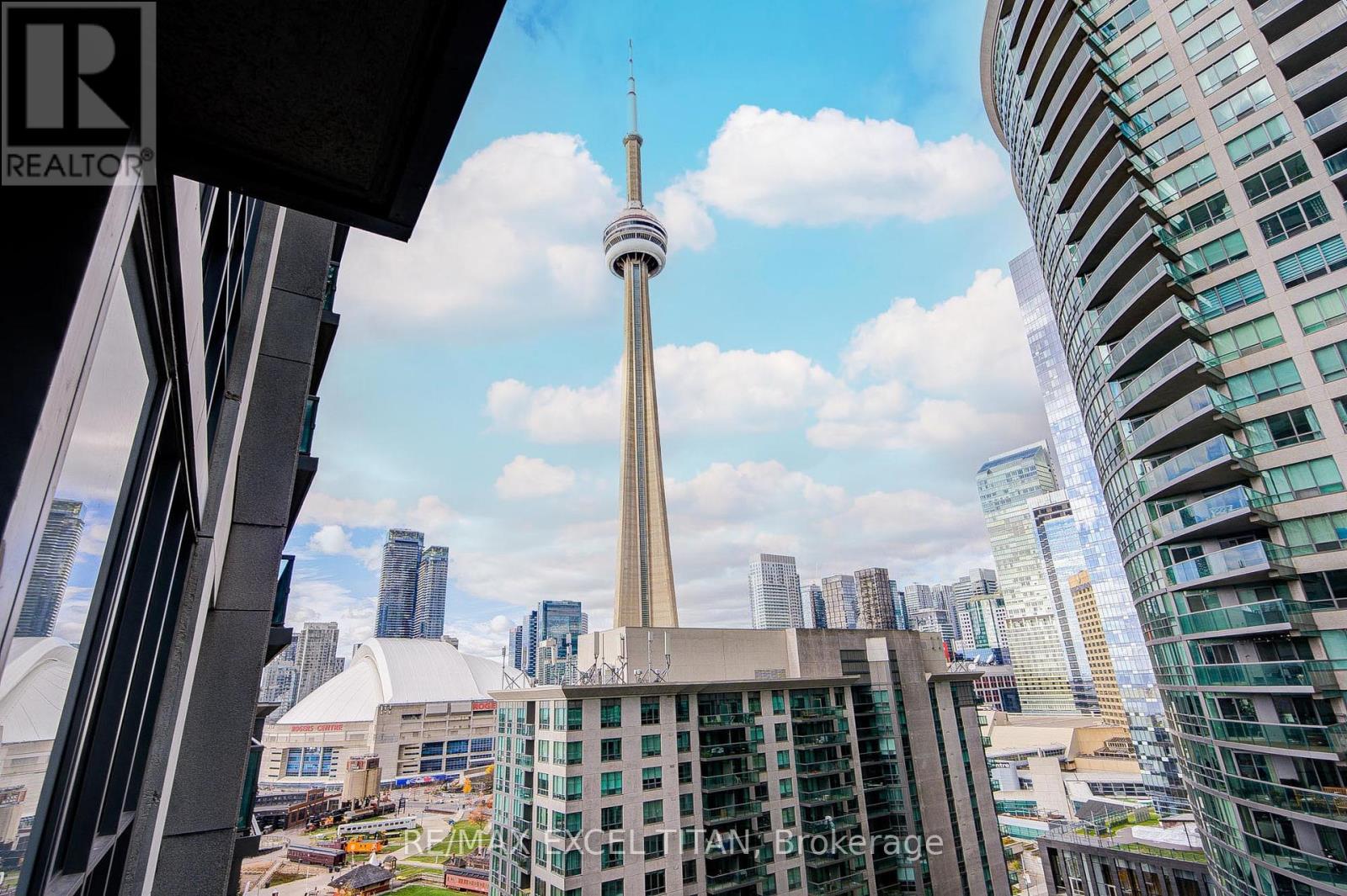 2006 - 19 Grand Trunk Crescent, Toronto, Ontario  M5J 3A3 - Photo 42 - C12562918