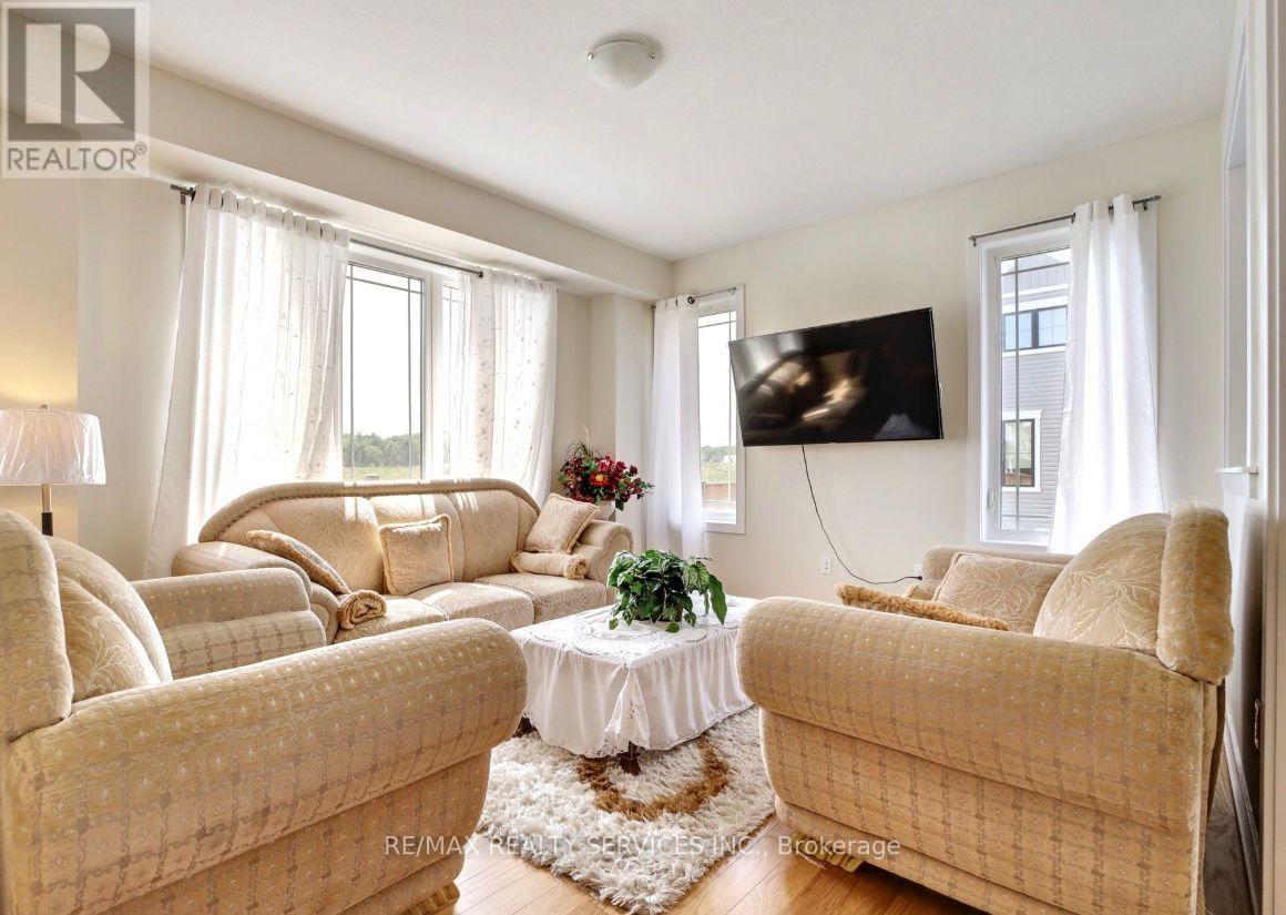 237 Eastbridge Avenue, Welland, Ontario  L3B 0M6 - Photo 4 - X12562892