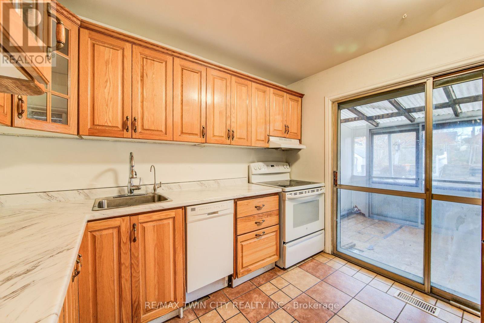 66 Charles Best Place, Kitchener, Ontario  N2M 5A3 - Photo 15 - X12562908