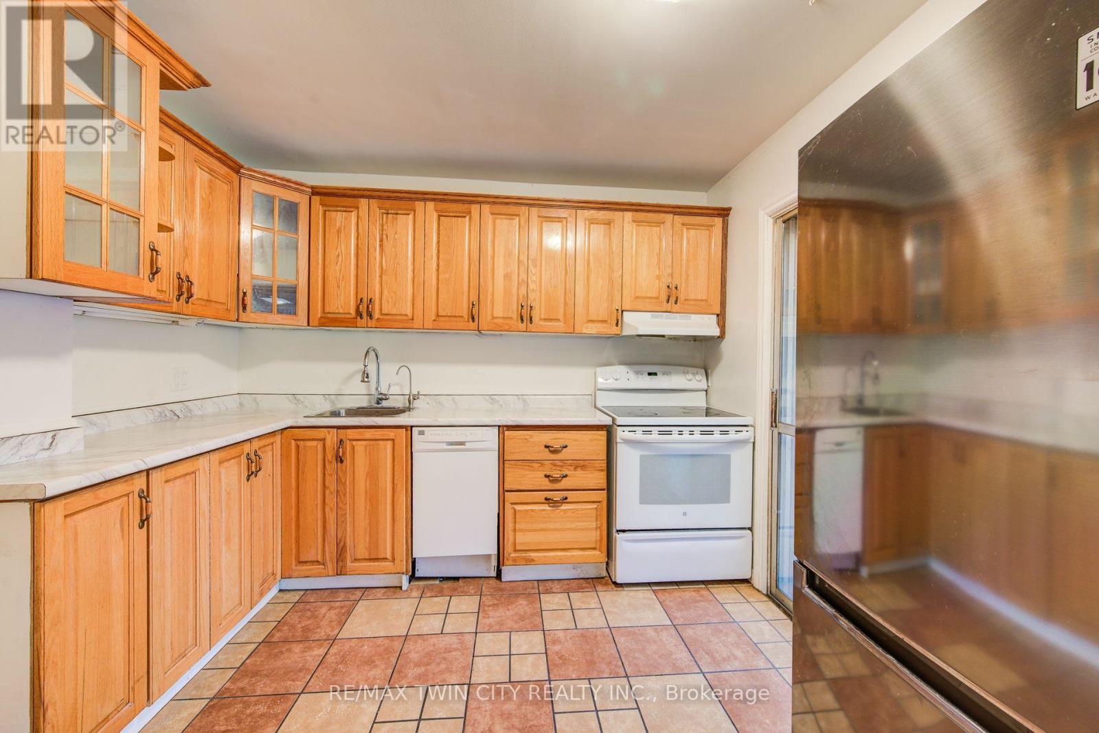 66 Charles Best Place, Kitchener, Ontario  N2M 5A3 - Photo 17 - X12562908