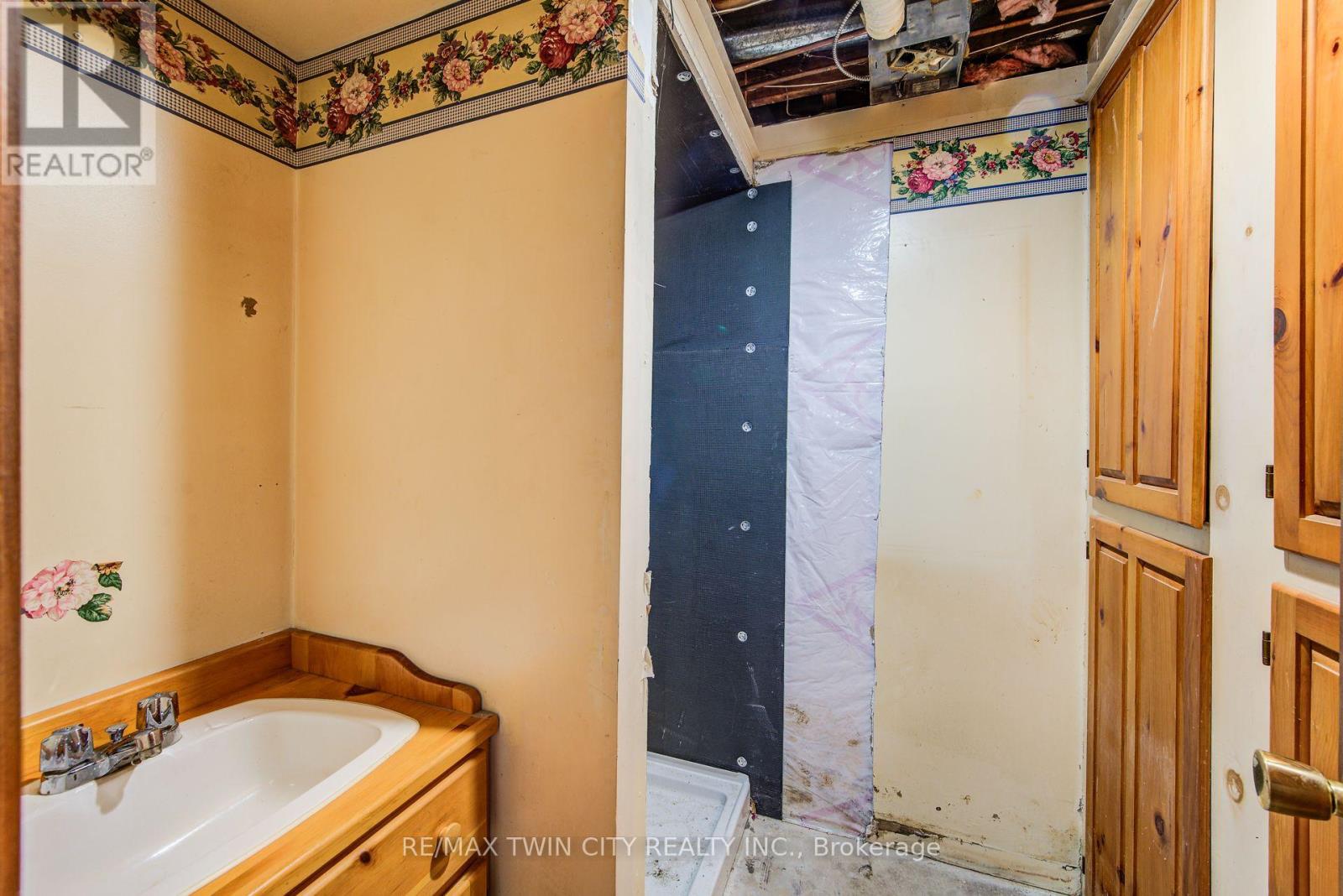 66 Charles Best Place, Kitchener, Ontario  N2M 5A3 - Photo 38 - X12562908