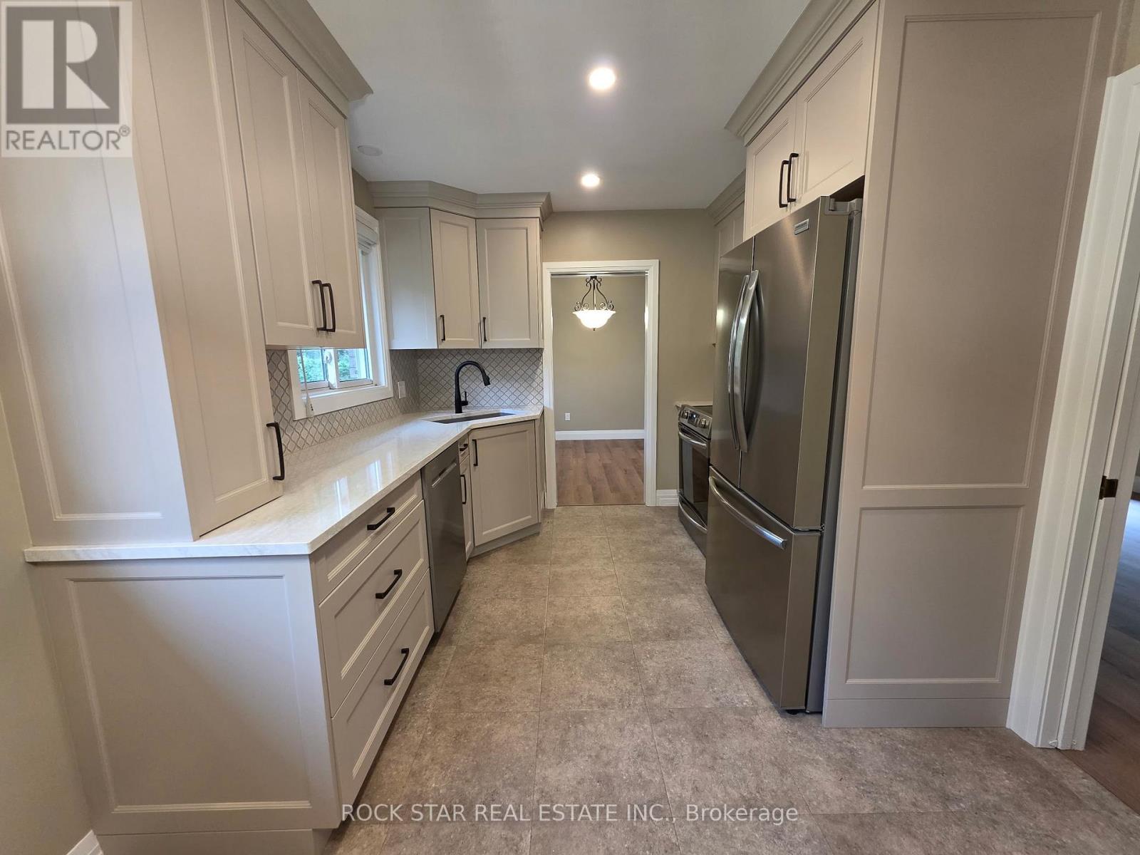 4 Mississauga Road, St. Catharines, Ontario  L2N 3K2 - Photo 5 - X12562960