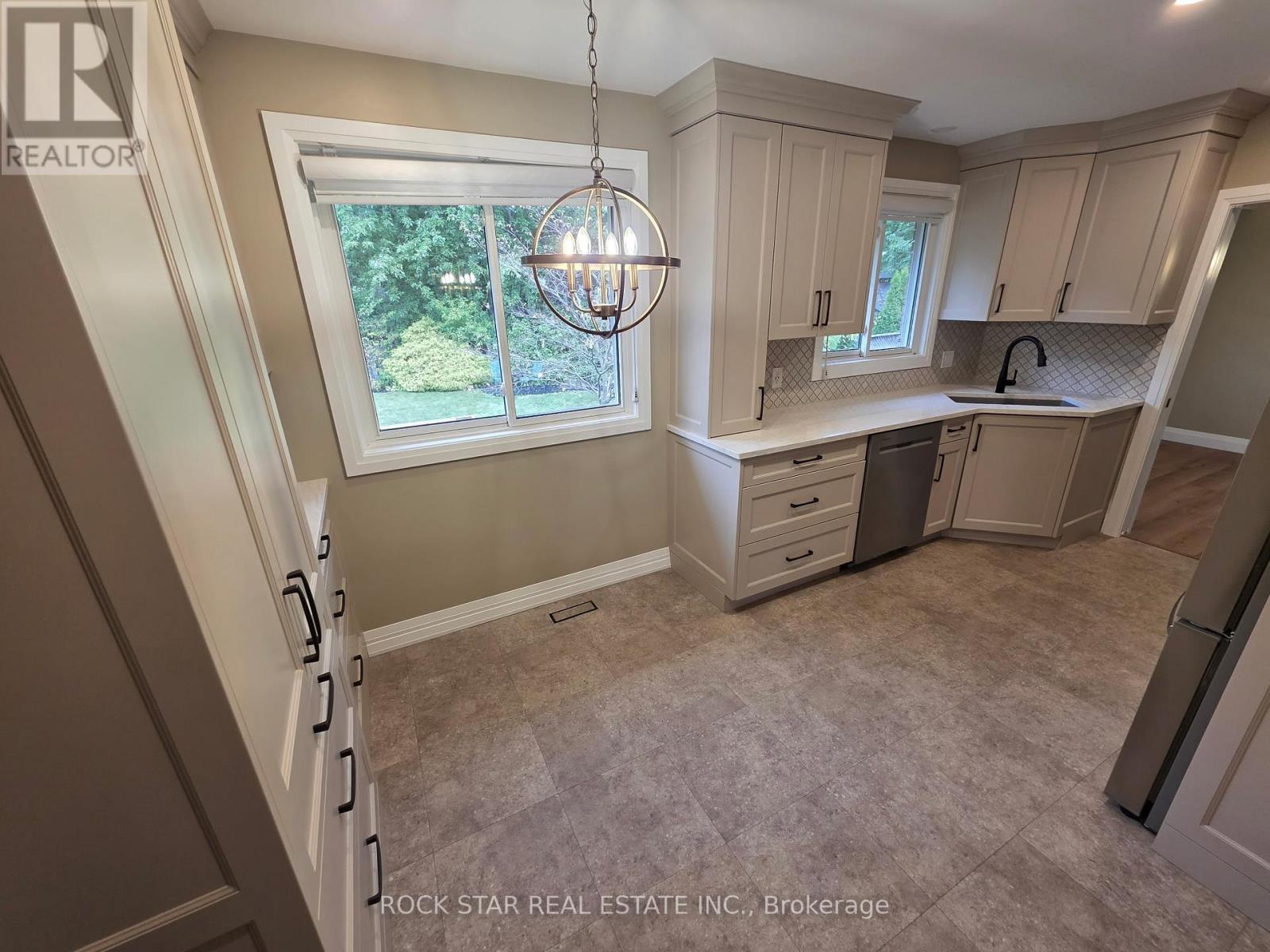 4 Mississauga Road, St. Catharines, Ontario  L2N 3K2 - Photo 6 - X12562960