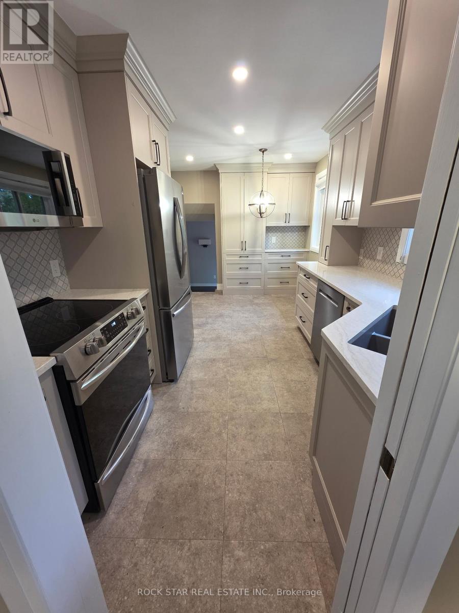 4 Mississauga Road, St. Catharines, Ontario  L2N 3K2 - Photo 9 - X12562960