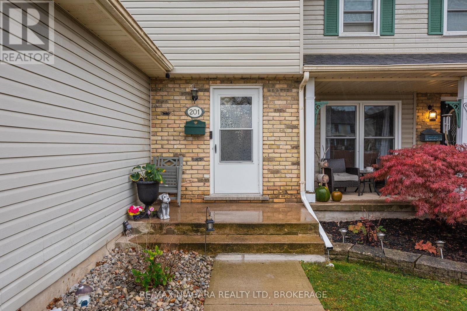 201 Windsor Street, Welland, Ontario L3C 7E3 - Photo 3 - X12563016