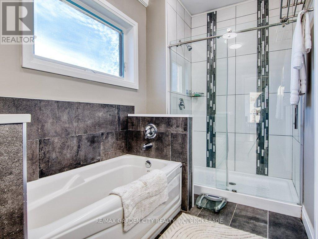 2400 Effingham Street, Pelham, Ontario  L0S 1C0 - Photo 11 - X12563130