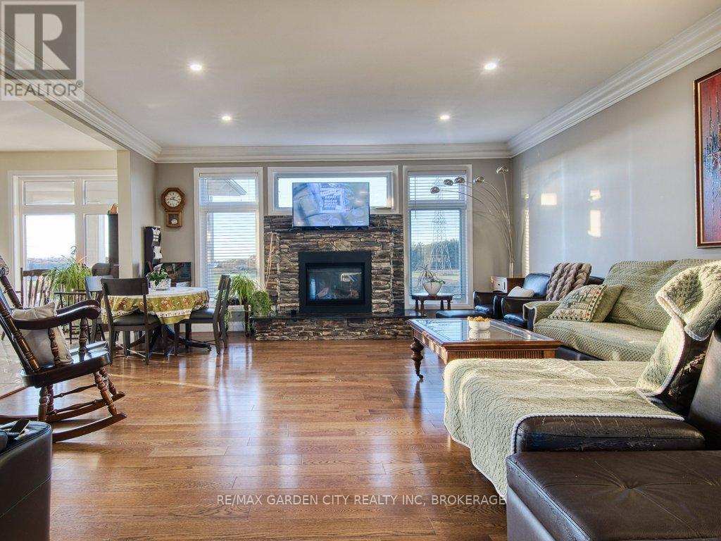 2400 Effingham Street, Pelham, Ontario  L0S 1C0 - Photo 16 - X12563130