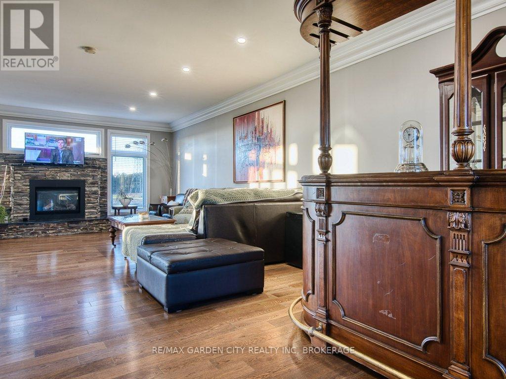 2400 Effingham Street, Pelham, Ontario  L0S 1C0 - Photo 17 - X12563130