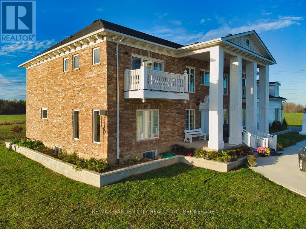 2400 Effingham Street, Pelham, Ontario  L0S 1C0 - Photo 2 - X12563130