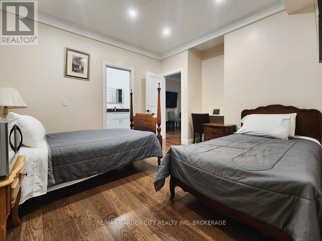 2400 Effingham Street, Pelham, Ontario  L0S 1C0 - Photo 22 - X12563130