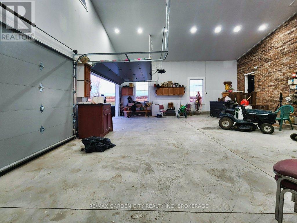 2400 Effingham Street, Pelham, Ontario  L0S 1C0 - Photo 32 - X12563130