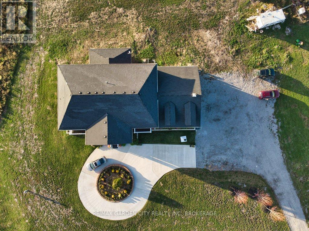 2400 Effingham Street, Pelham, Ontario  L0S 1C0 - Photo 44 - X12563130