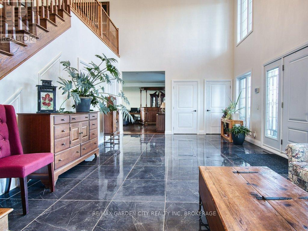 2400 Effingham Street, Pelham, Ontario  L0S 1C0 - Photo 5 - X12563130