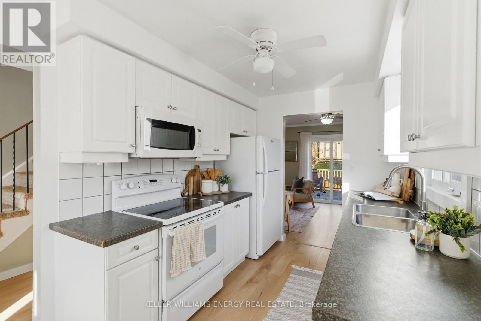 35 Overbank Drive, Oshawa, Ontario  L1J 7X9 - Photo 8 - E12563040