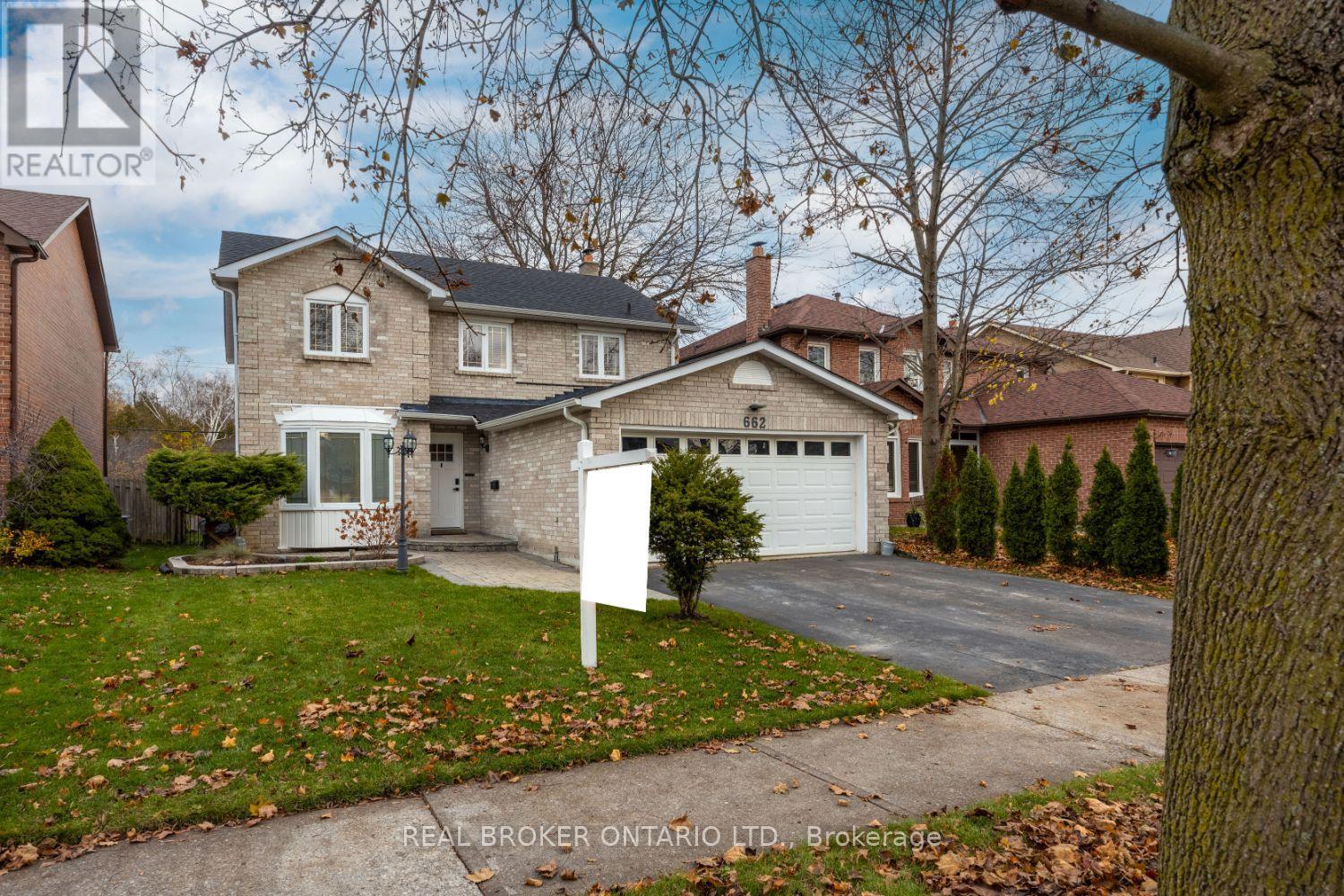 662 Cognac Crescent, Pickering, Ontario  L1X 1L7 - Photo 3 - E12563048