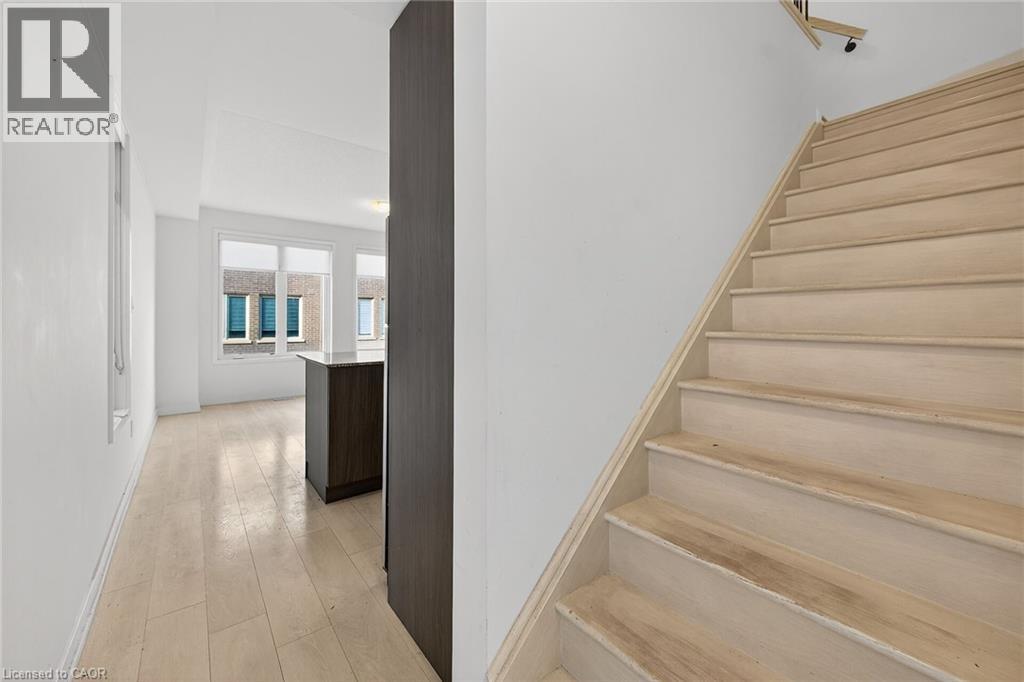 205 Sabina Drive, Oakville, Ontario  L6H 0L4 - Photo 18 - 40787790