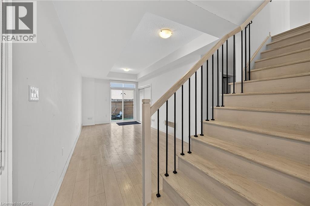 205 Sabina Drive, Oakville, Ontario  L6H 0L4 - Photo 7 - 40787790