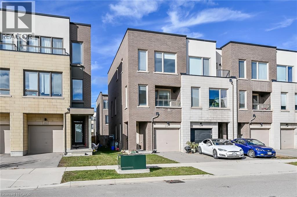205 SABINA Drive, Oakville, Ontario