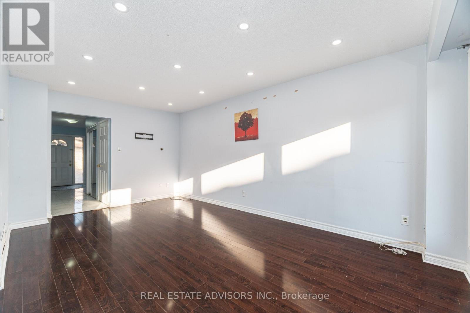 58 - 58 Carisbrooke Court, Brampton, Ontario  L6S 3K1 - Photo 5 - W12560620