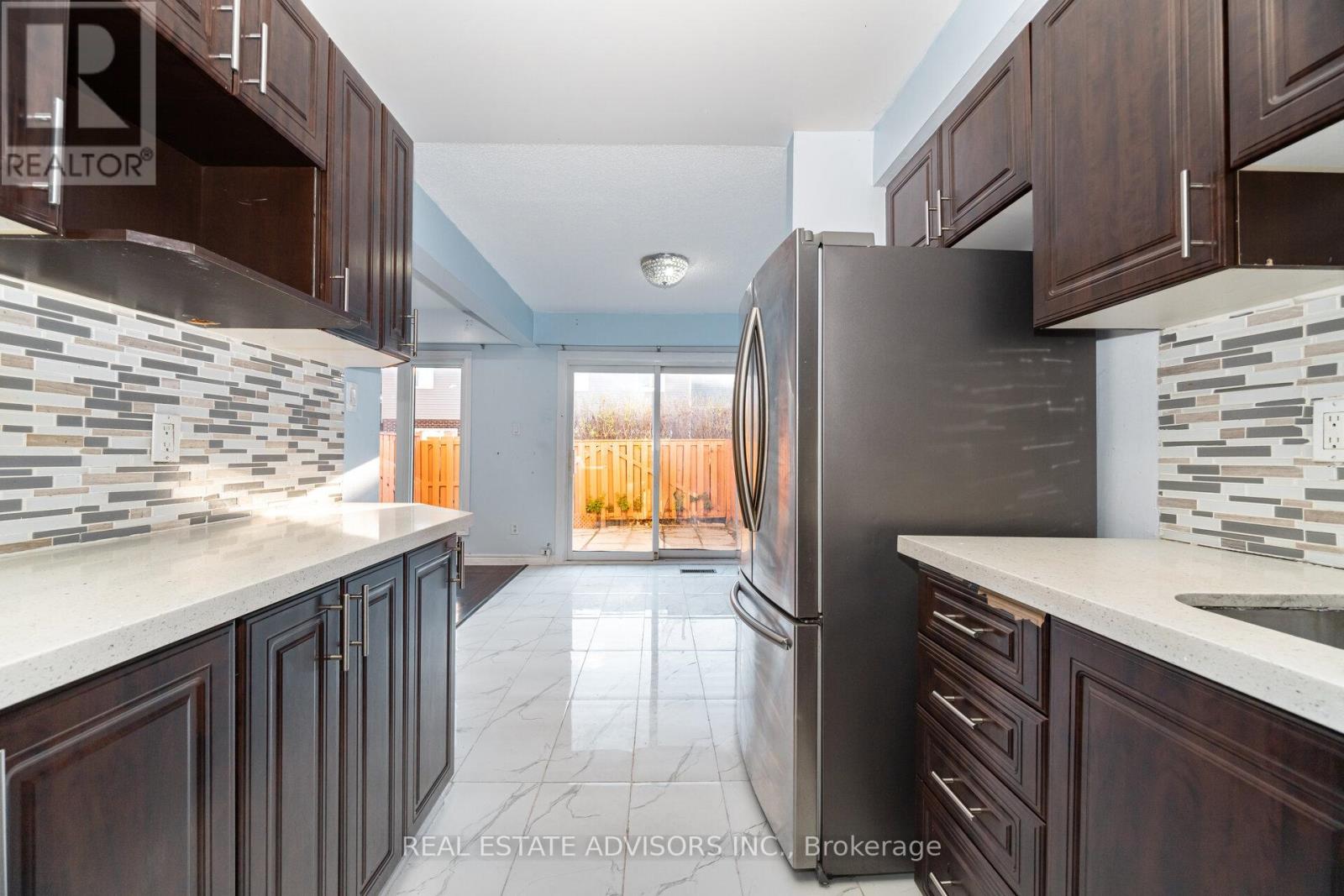 58 - 58 Carisbrooke Court, Brampton, Ontario  L6S 3K1 - Photo 9 - W12560620