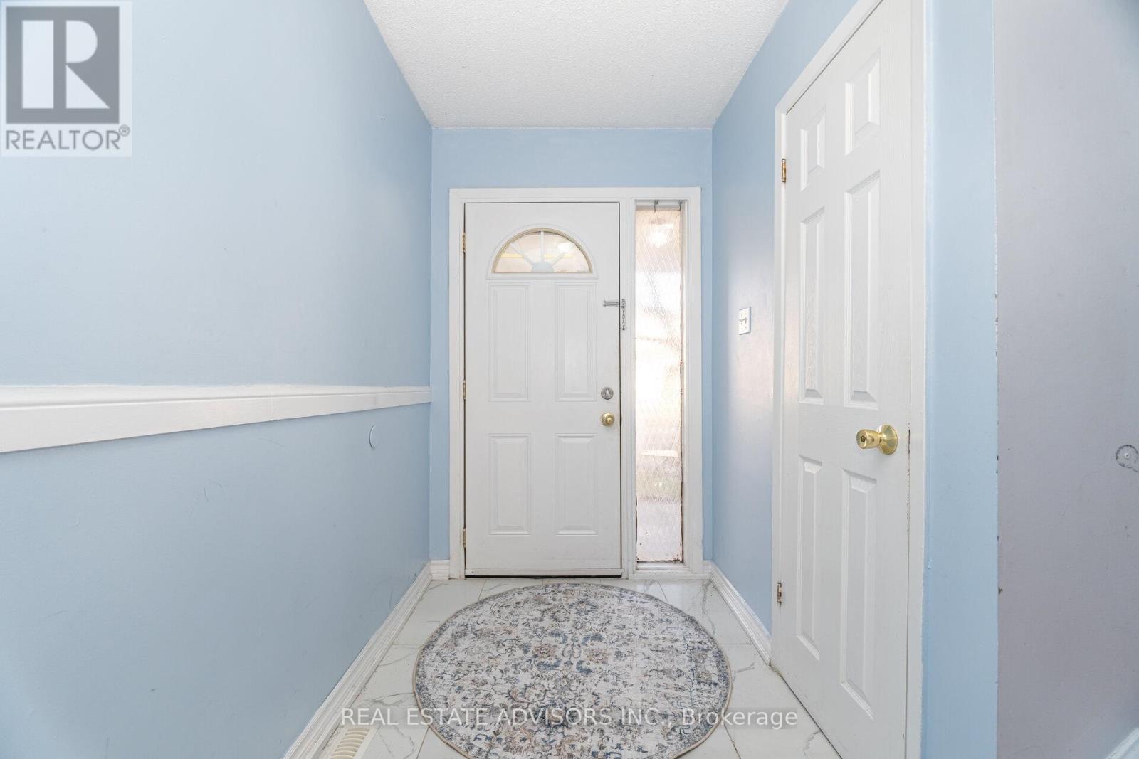 58 - 58 Carisbrooke Court, Brampton, Ontario  L6S 3K1 - Photo 2 - W12560620