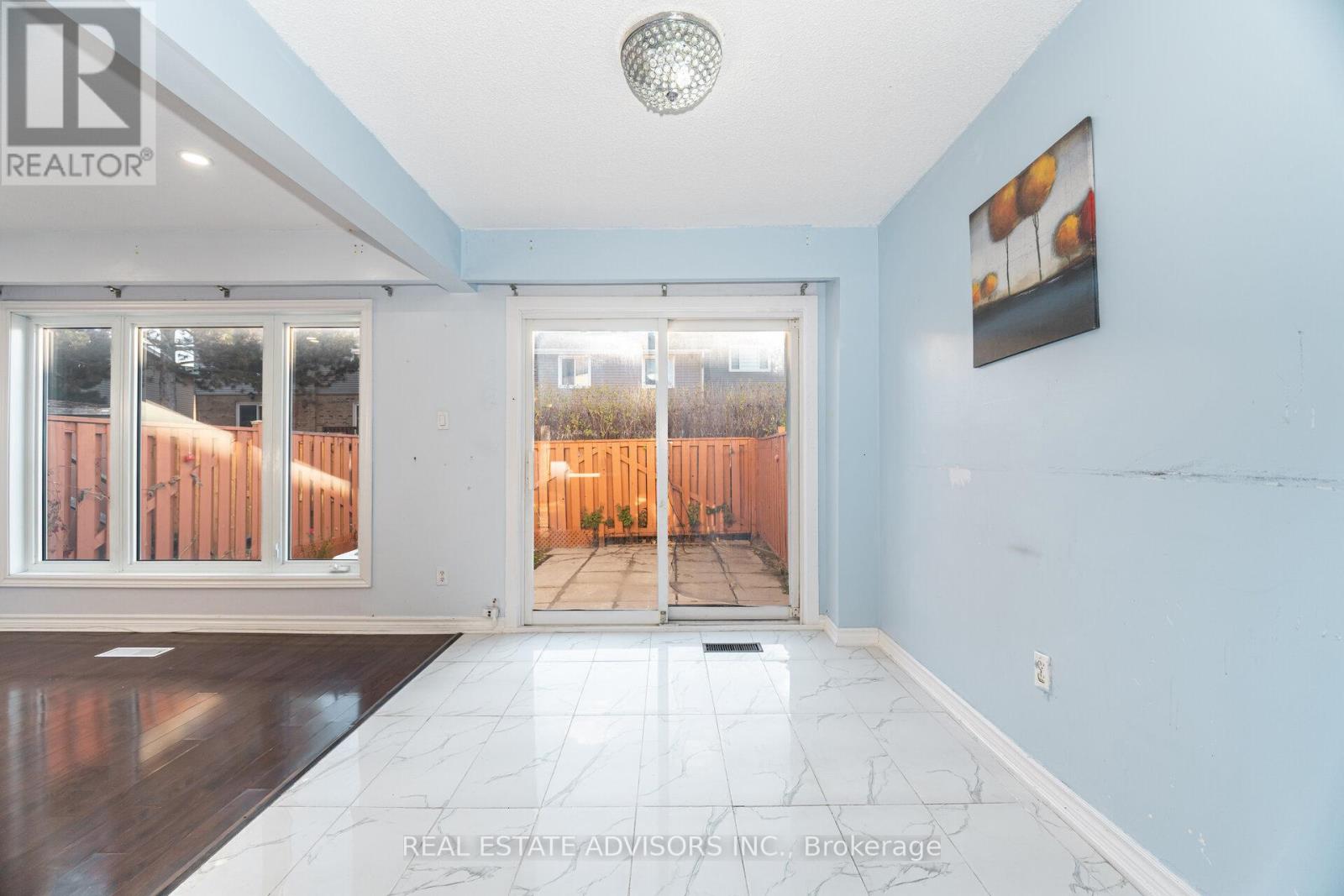 58 - 58 Carisbrooke Court, Brampton, Ontario  L6S 3K1 - Photo 6 - W12560620