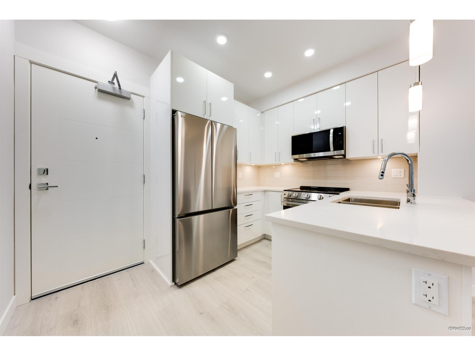 213 33886 PINE STREET, Abbotsford, British Columbia