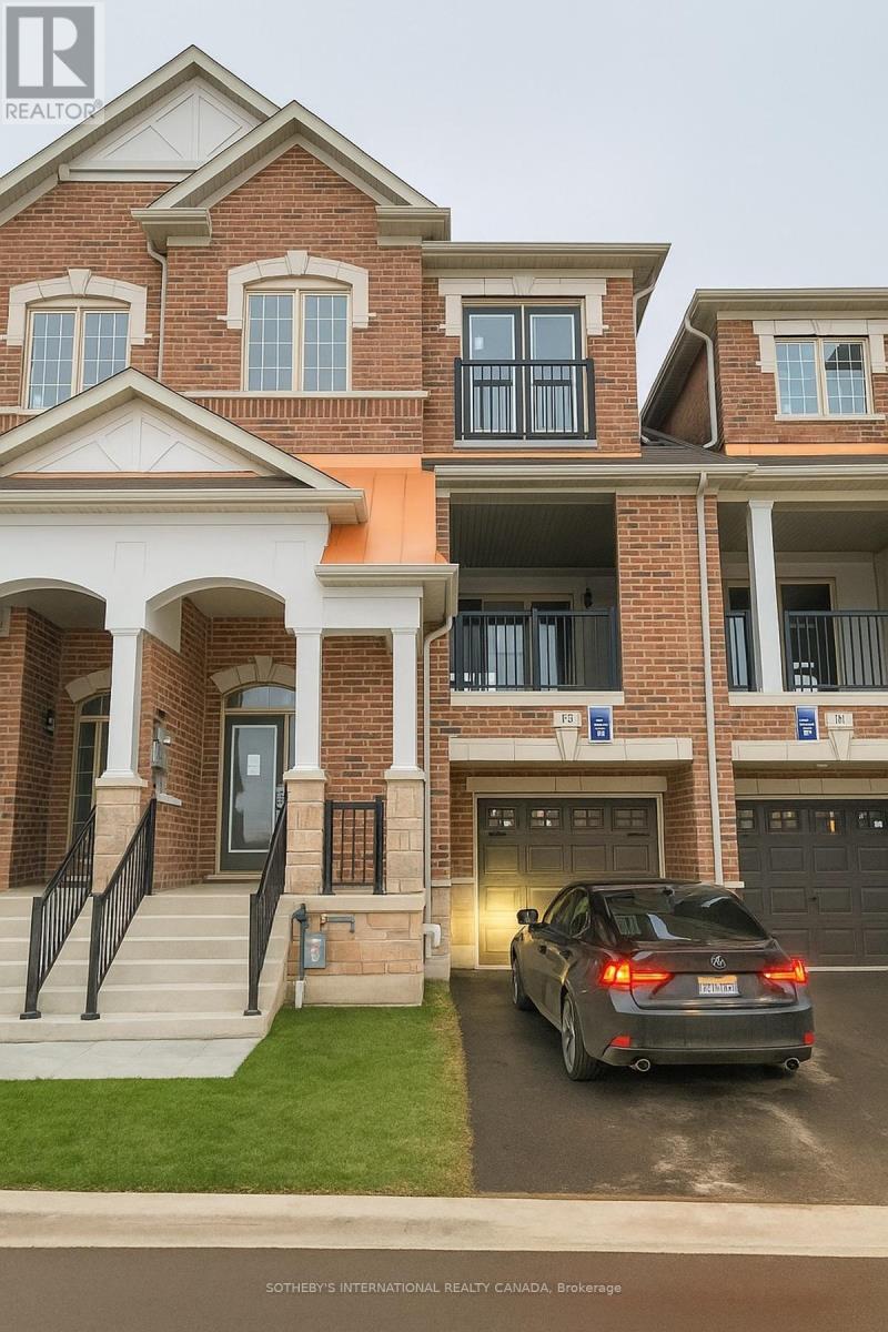 10 OAKMORE LANE, Brampton, Ontario