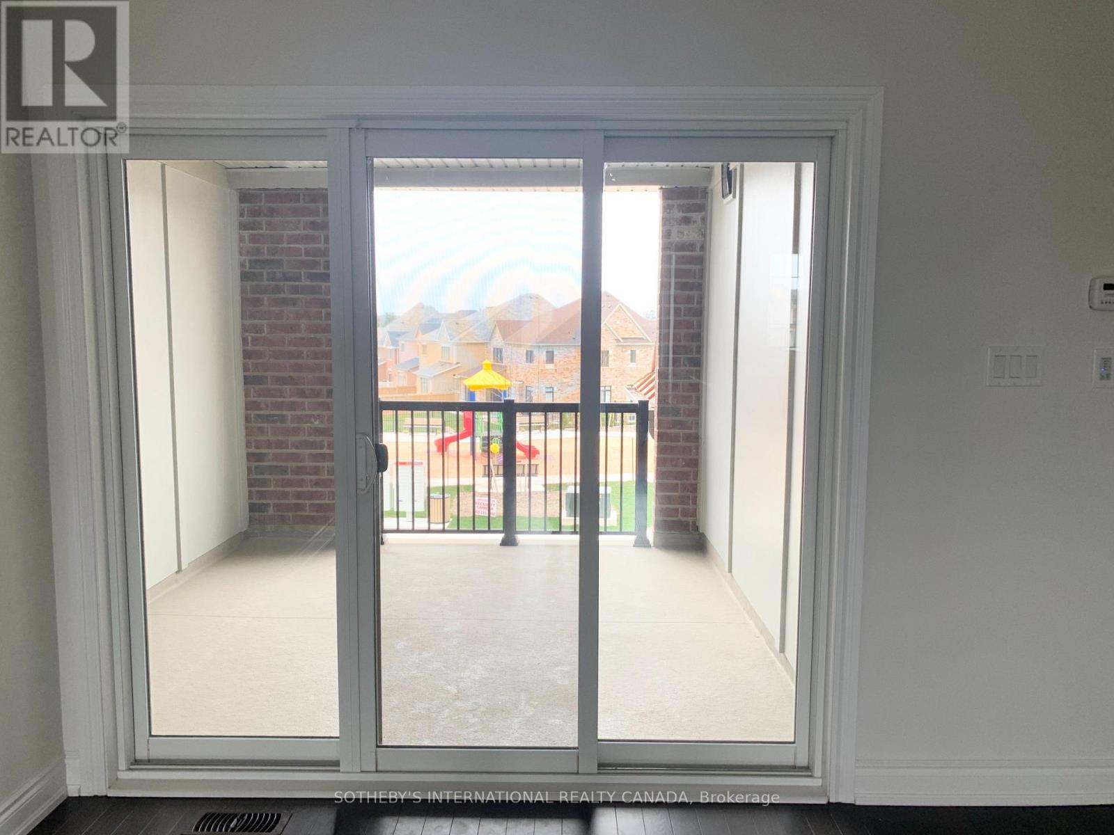 10 Oakmore Lane, Brampton, Ontario  L6Y 6H5 - Photo 4 - W12533720