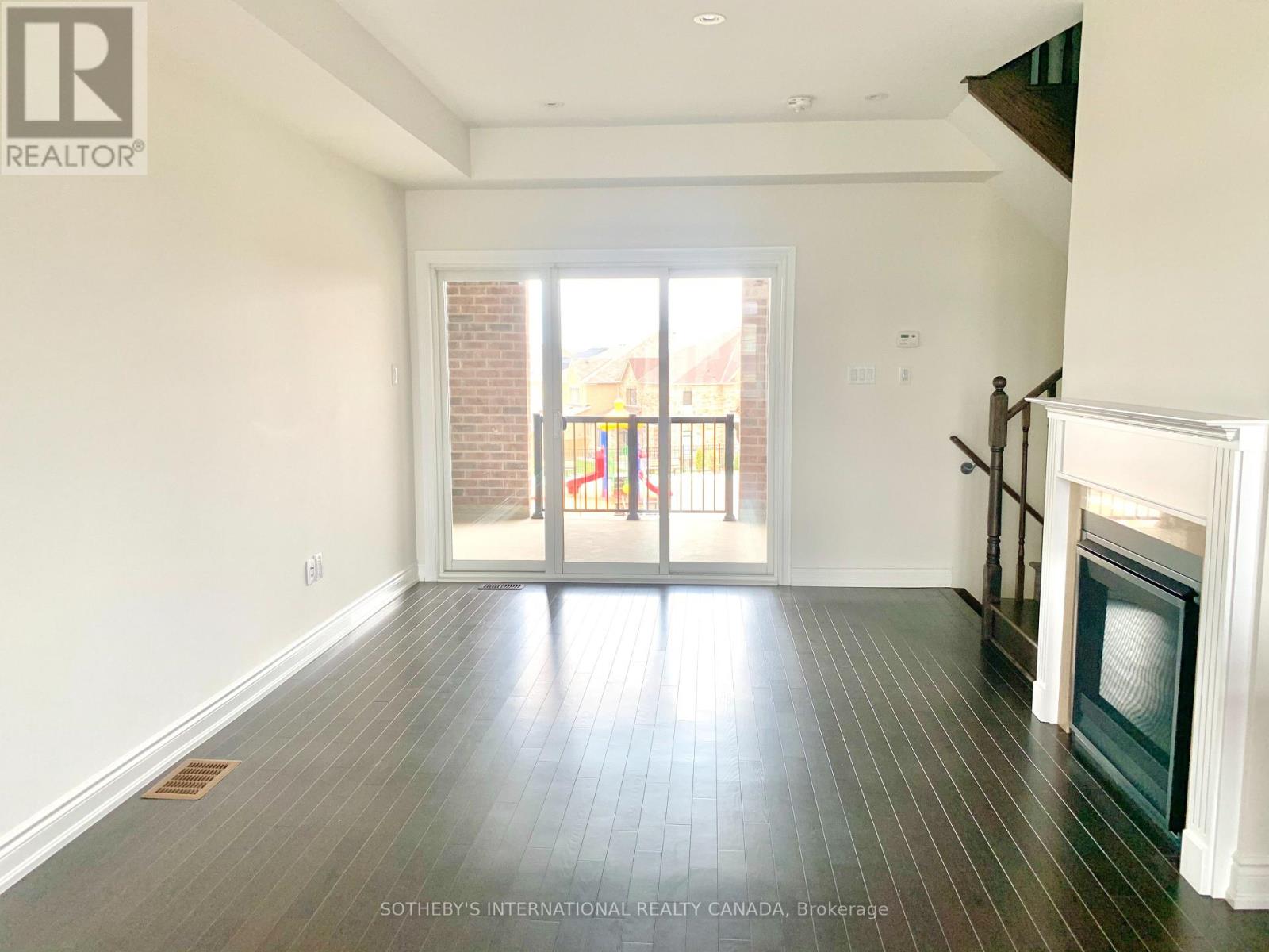 10 Oakmore Lane, Brampton, Ontario  L6Y 6H5 - Photo 3 - W12533720