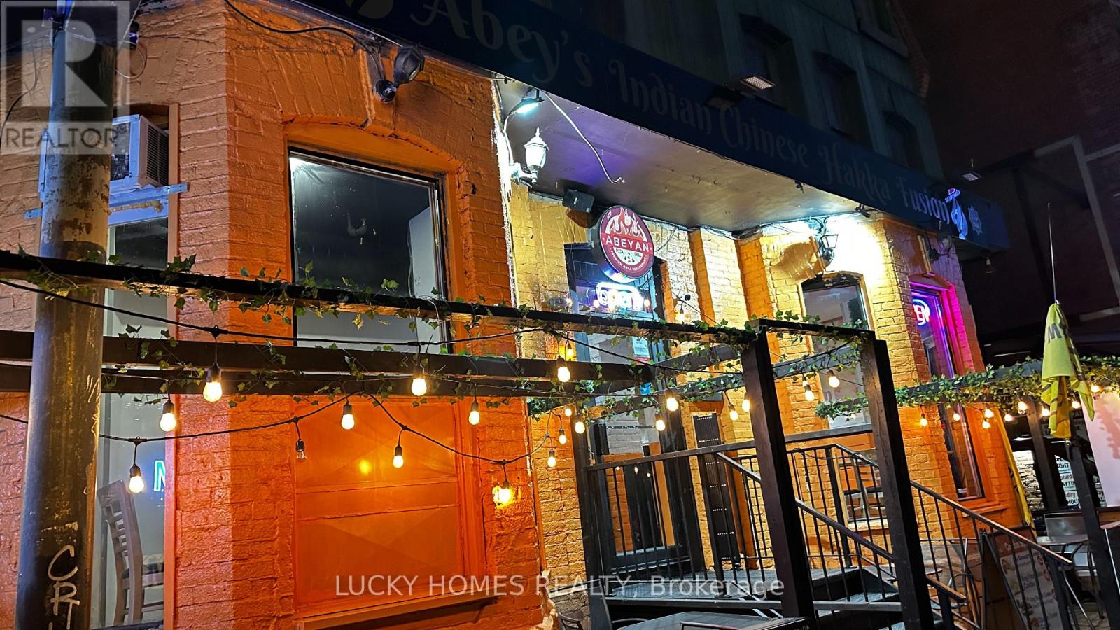 118 JOHN STREET, Toronto, Ontario